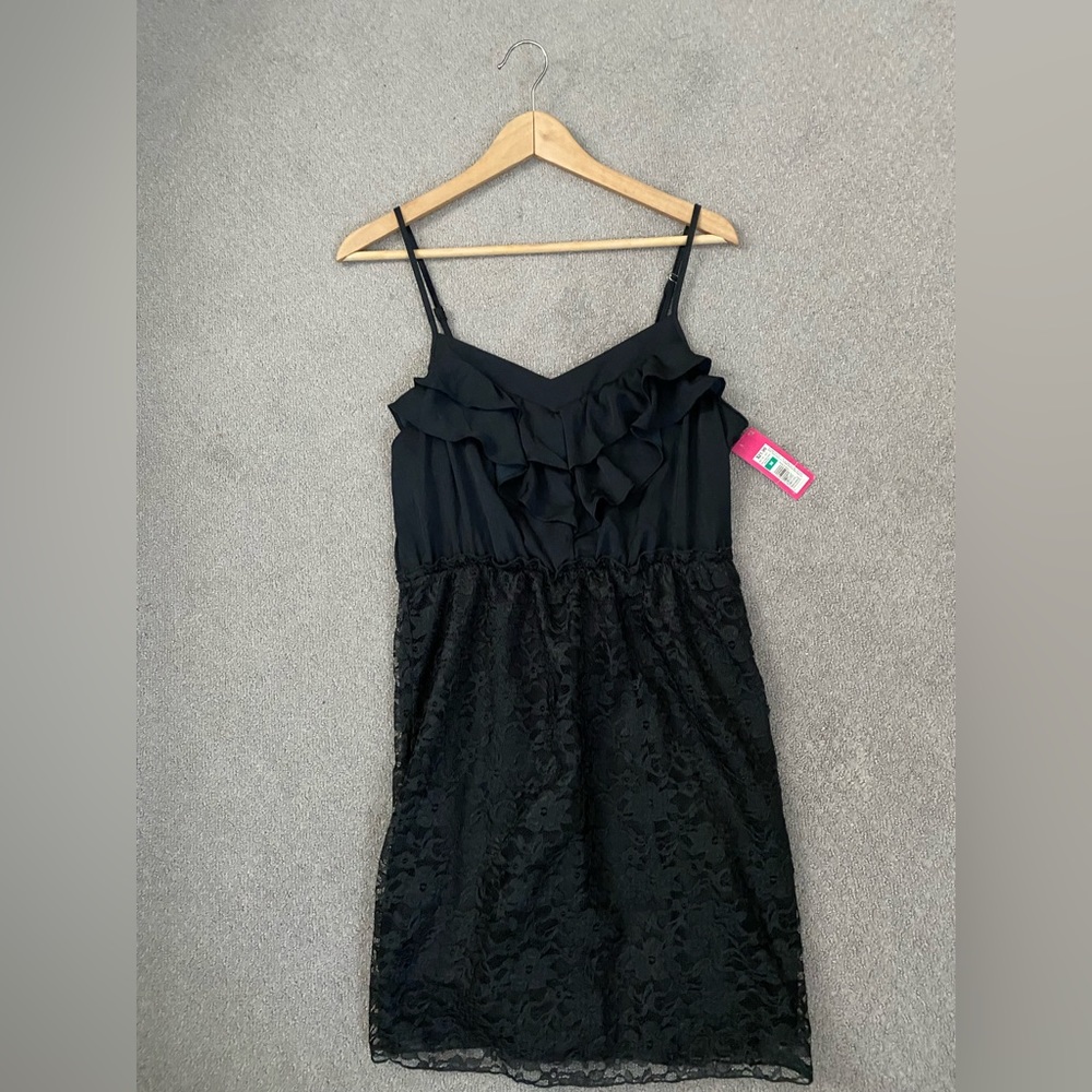 New with tag Medium Black adjustable strap lace details